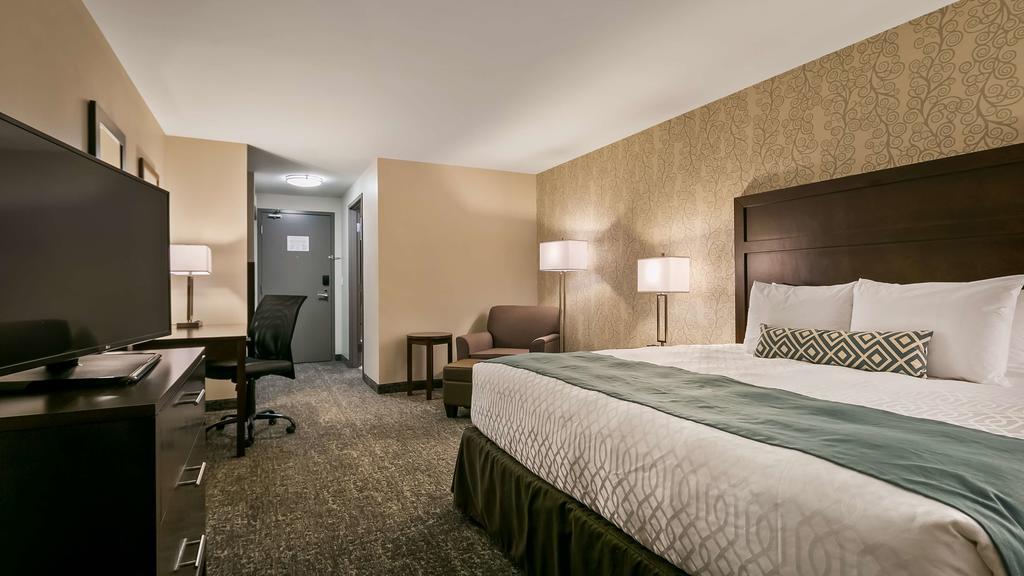 Best Western Plus Chestermere Hotel Exterior foto