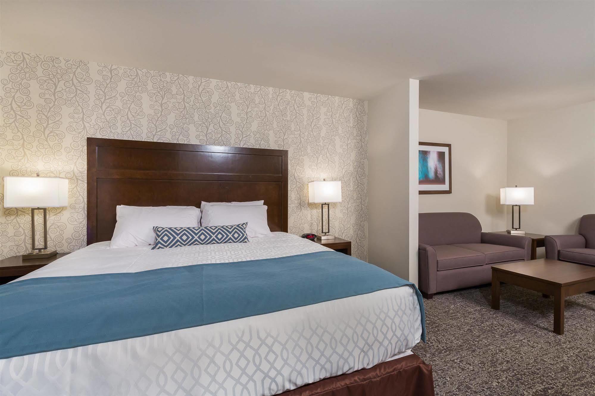 Best Western Plus Chestermere Hotel Exterior foto